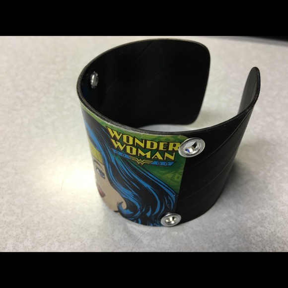 Handmade Wonder Woman vinyl record cuff - Picture 3 of 3